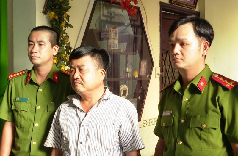 Cơ quan công an bắt đối tượng Hồ Văn Nhật. Cơ quan công an bắt đối tượng Hồ Văn Nhật.