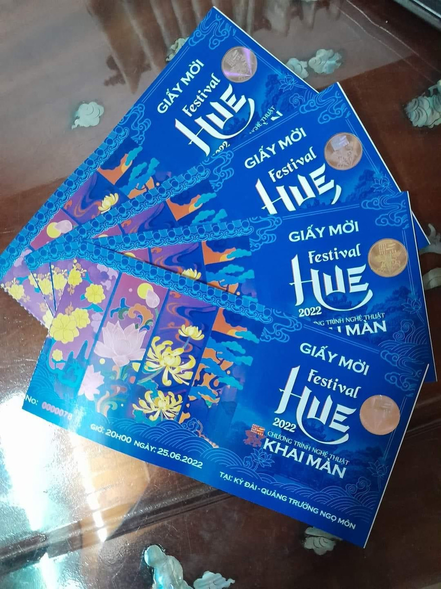 Trong vé, giấy mời đêm khai mạc Tuần lễ Festival Huế 2022 (kéo dài từ 25-30/6 tại tỉnh Thừa Thiên - Huế) được dùng từ &quot;khai màn&quot;.