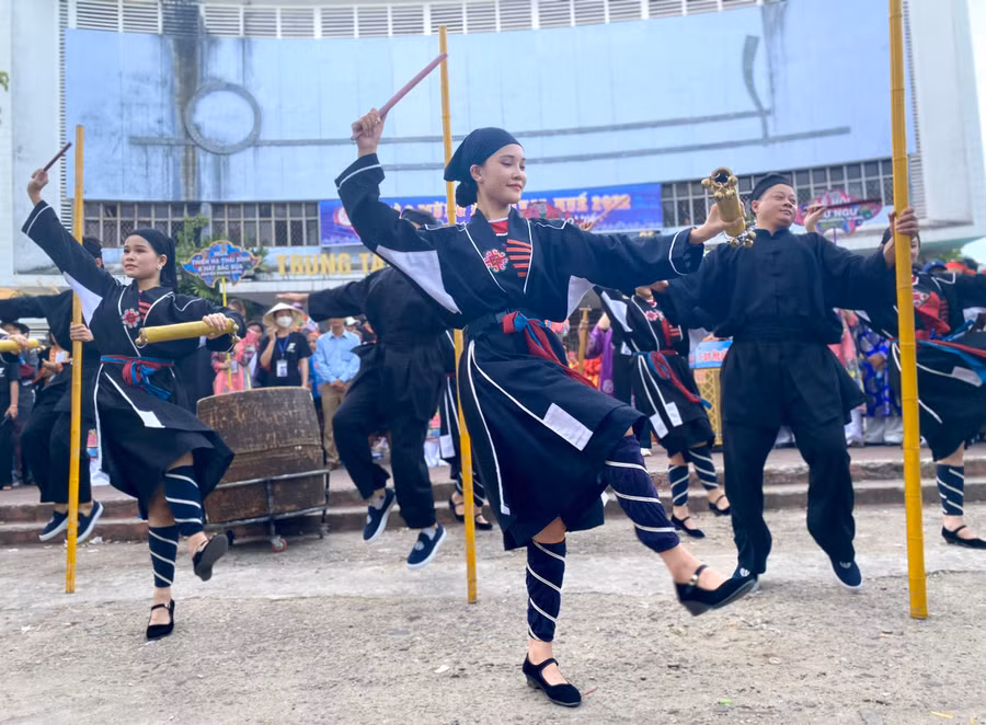 Chất liệu dân gian đặc trưng miền núi phía Bắc mang lại cho người xem những ấn tượng mạnh với những cảm xúc nghệ thuật sâu sắc và tốt đẹp nhất.