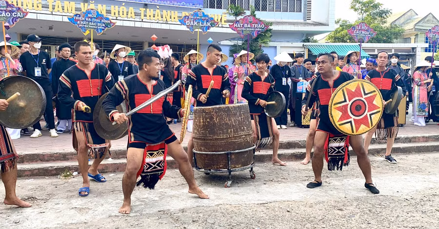 Chương trình của Đoàn luôn mang lại những phút giây âm nhạc thăng hoa, đầy cảm xúc, nhận được sự hưởng ứng, hò reo nhiệt tình của khán giả.