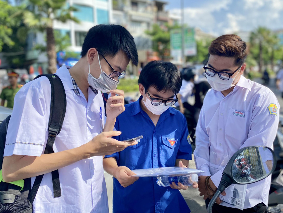Các thí sinh Huế làm bài ở mức độ khá môn Ngoại ngữ. Các thí sinh Huế làm bài ở mức độ khá môn Ngoại ngữ.