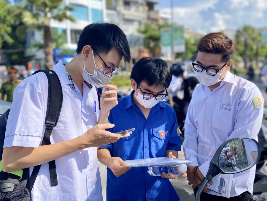 Các thí sinh Huế làm bài ở mức độ khá môn Ngoại ngữ.