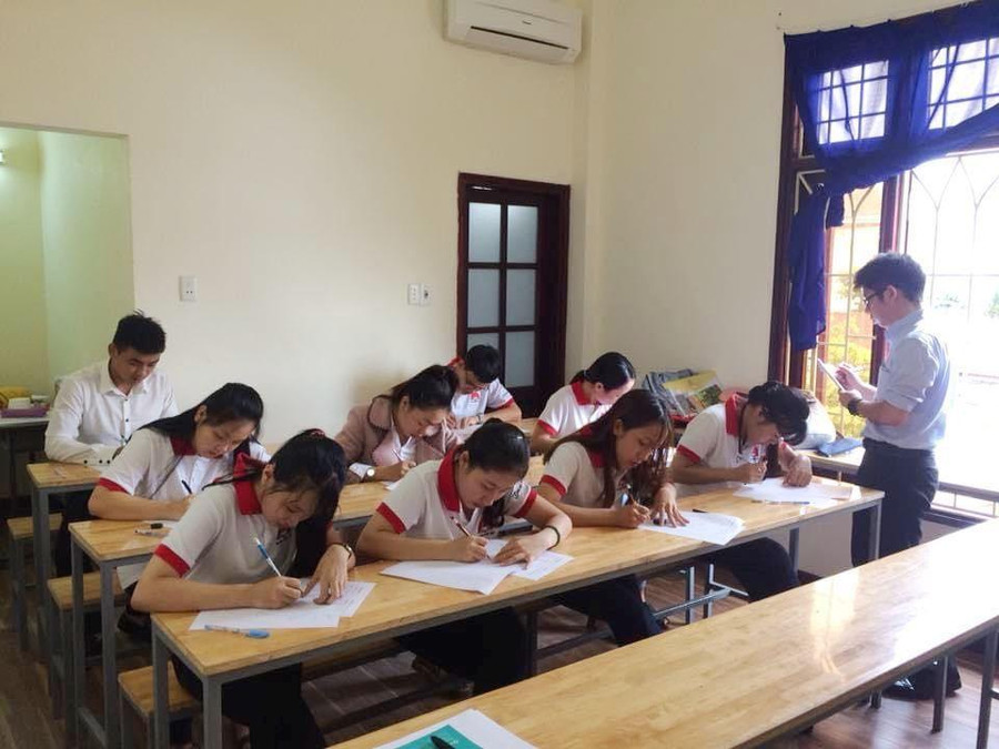 Học và ôn luyện tiếng Nhật cho các du học sinh.