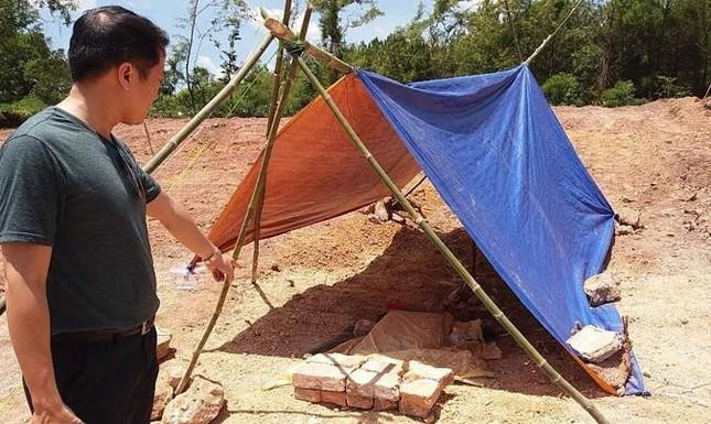 Khu lăng mộ sau khi bị san ủi. Khu lăng mộ sau khi bị san ủi.