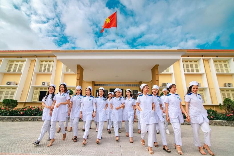 Học sinh, sinh viên theo học tại Trường Cao đẳng Y tế Huế được hưởng nhiều chính sách ưu đãi. Học sinh, sinh viên theo học tại Trường Cao đẳng Y tế Huế được hưởng nhiều chính sách ưu đãi.