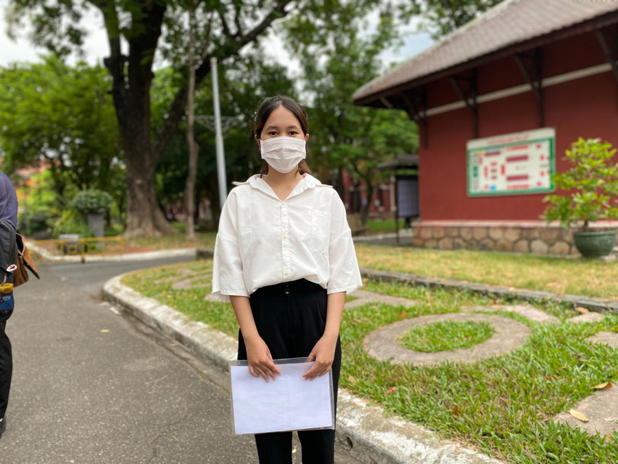 Thí sinh Trà My tuy không làm trọn vẹn nhưng hy vọng vẫn đủ điểm xét tốt nghiệp. Thí sinh Trà My tuy không làm trọn vẹn nhưng hy vọng vẫn đủ điểm xét tốt nghiệp.