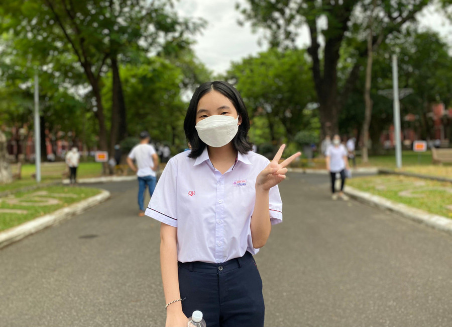 Nữ sinh Thảo Vy làm hết các câu. Nữ sinh Thảo Vy làm hết các câu.