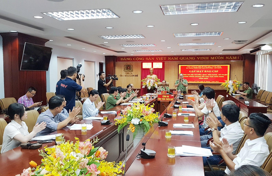 Buổi gặp mặt báo chí thông tin Hội thi điều lệnh, bắn súng, võ thuật Công an nhân dân vòng chung kết khu vực phía nam, năm 2022 tại Công an tỉnh Thừa Thiên - Huế chiều 1/7.