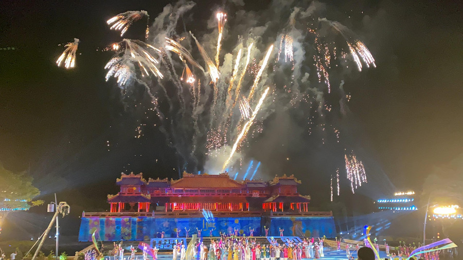 Pháo hoa trình diễn nghệ thuật. Pháo hoa trình diễn nghệ thuật.