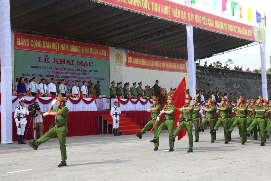 Phần duyệt binh chiến sĩ Công an nhân dân. Phần duyệt binh chiến sĩ Công an nhân dân.