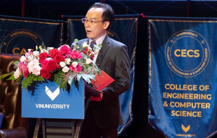 Thứ trưởng Bộ GD&ĐT Hoàng Minh Sơn phát biểu tại buổi lễ. Thứ trưởng Bộ GD&ĐT Hoàng Minh Sơn phát biểu tại buổi lễ.