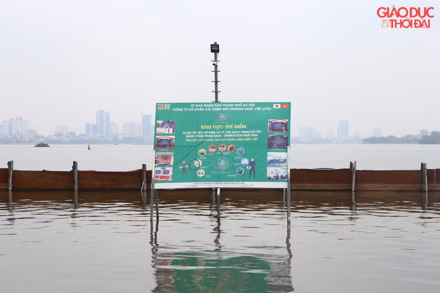 1.000m2 Hồ Tây đoạn trước của số nhà 161 Nguyễn Đình Thi được quây để thử nghiệm xử lý nước 1.000m2 Hồ Tây đoạn trước của số nhà 161 Nguyễn Đình Thi được quây để thử nghiệm xử lý nước