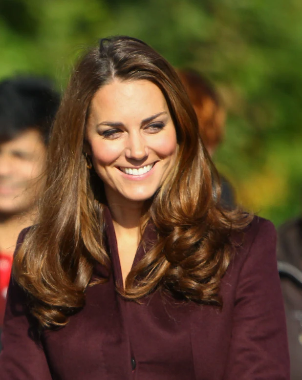 Bà bầu Kate Middleton là &quot;Người phụ nữ đẹp tự nhiên nhất&quot; nước Anh