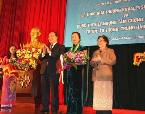 Giải thưởng Kovalevskaia 2012