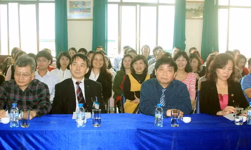 Các đại biểu dự buổi lễ. Ảnh: gdtd.vn Các đại biểu dự buổi lễ. Ảnh, gdtd.vn