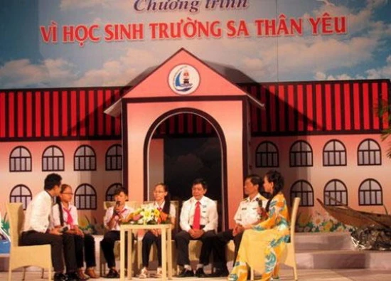 Ủng hộ chương trình &quot;Vì học sinh Trường Sa thân yêu&quot;