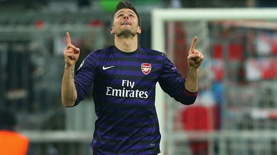 Oliver Giroud là người mở tỉ số cho Arsenal
