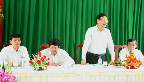 Bộ trưởng Phạm Vũ Luận làm việc tại Trường THCS Mỹ Quý, TP. Long Xuyên, An Giang