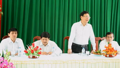 Bộ trưởng Phạm Vũ Luận làm việc tại Trường THCS Mỹ Quý, TP. Long Xuyên, An Giang