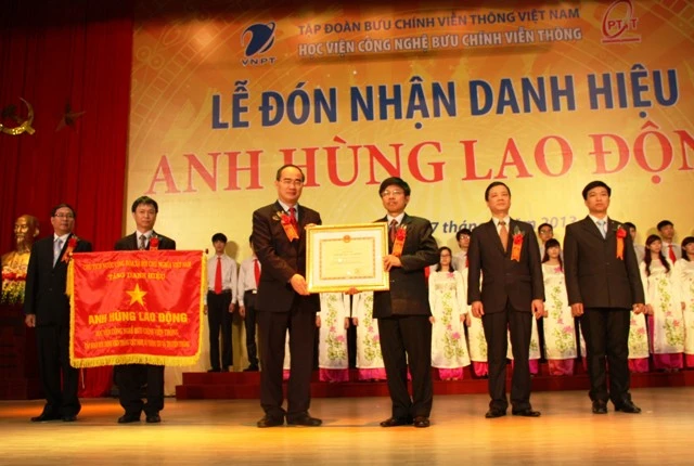 Học viện Công nghệ BCVT nhận danh hiệu Anh hùng Lao động