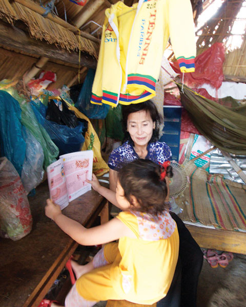 Việc chăm lo dạy chữ cho những trẻ em ở Chư Krei là niềm vui duy nhất của cô Việc chăm lo dạy chữ cho những trẻ em ở Chư Krei là niềm vui duy nhất của cô