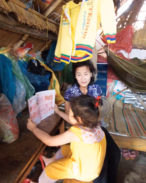 Việc chăm lo dạy chữ cho những trẻ em ở Chư Krei là niềm vui duy nhất của cô