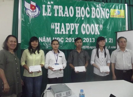 Trao học bổng HAPPY COOK cho sinh viên nghèo