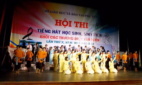 "Hội thi tiếng hát HSSV Phú Yên" lần thứ X – 2013: Ấn tượng và đa sắc màu