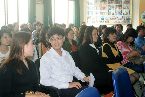 Cán bộ, PV, BTV báo GD&TĐ dự buổi lễ. Ảnh, gdtd.vn