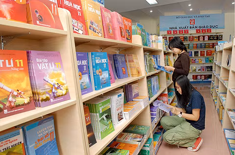 Cẩn trọng khi mua sách trôi nổi ở thị trường