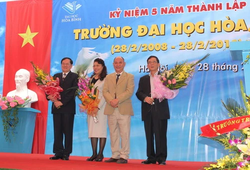 Đại học Hòa Bình vững tin trên đường phát triển