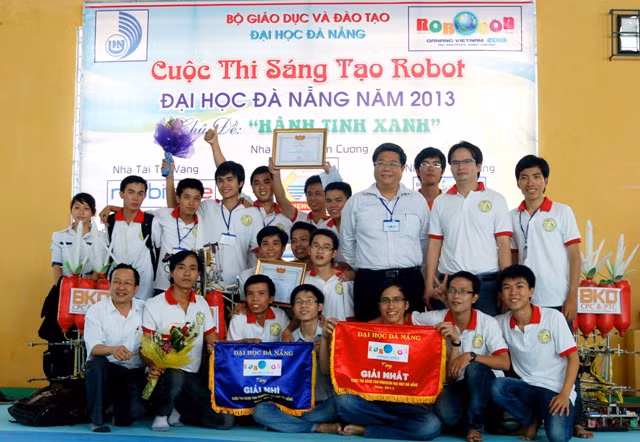 Có 8 đội tham dự cuộc thi Robocon 2013 khu vực miền Trung – Tây Nguyên ảnh 2 Có 8 đội tham dự cuộc thi Robocon 2013 khu vực miền Trung – Tây Nguyên ảnh 2