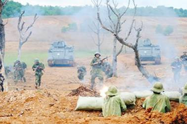 Người làm phim chiến tranh chịu nhiều áp lực về nguy hiểm