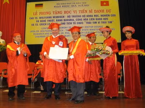 Đại học Đà Nẵng phong tặng tiến sĩ danh dự cho hai công dân Đức