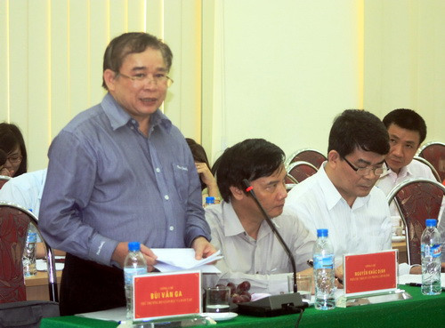 Thứ trưởng Bộ GD-ĐT Bùi Văn Ga giải đáp những kiến nghị tại buổi làm việc. Ảnh, gdtd.vn