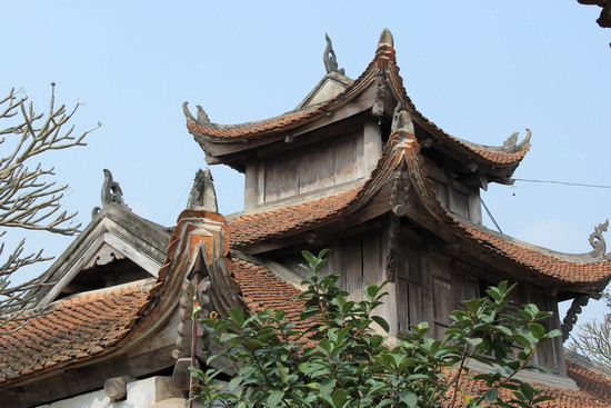 Một trong những điểm nổi bật, độc đáo của Chùa Bút Tháp là vẻ đẹp nguyên sơ và những tác phẩm kiến trúc, điêu khắc nghệ thuật trên hai loại chất liệu là gỗ và đá