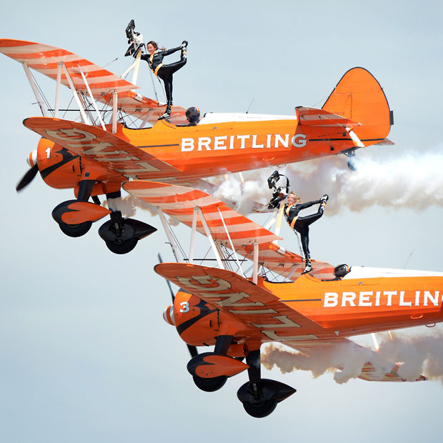 Những hình ảnh ấn tượng trong tuần ảnh 1 The UK-based Breitling Wingwalkers are seen performing at the Australian International Airshow Launch in Geelong, Victoria. Team members Sarah Tanner, Danielle Hughes and Stella Guilding perform up to 100 wingwalks a year across the world. As well as a head for heights, members of the team must be no taller than 5