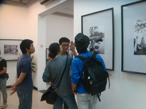 Sắc màu đen trắng: Sự hòa hợp giữa thiên nhiên và con người