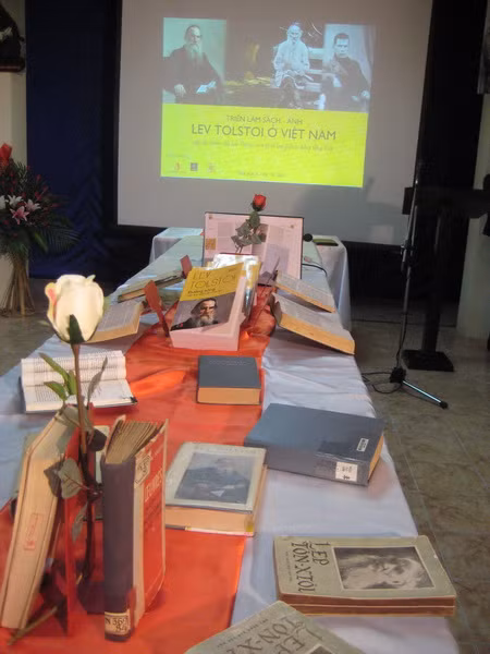 Triển lãm sách ảnh về Lev Tolstoi ảnh 1