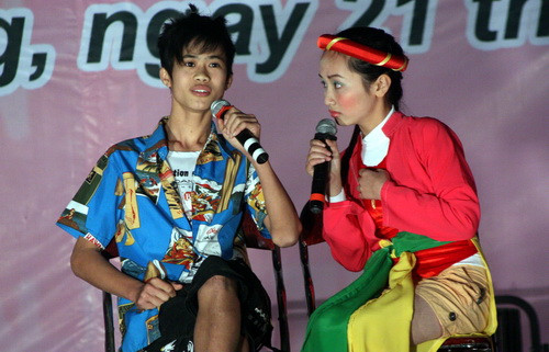 Một tiểu phẩm tuyên truyền về nguy hại của HIV/AIDS và các tệ nạn xã hội. Ảnh, gdtd.vn