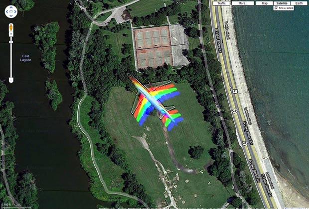 Sự kiện nổi bật của thế giới qua ảnh ảnh 1 Eagle-eyed web users have found an image of a multicoloured jet plane on Google maps. The mysterious craft can be seen here, flying over Hyde Park in Chicago