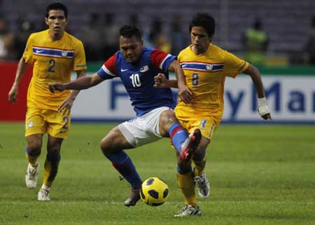 Safee (giữa) là một trong những vũ khí đáng ngại nhất của Malaysia 3.jpg