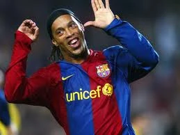 Ronaldinho: Mua vui cũng chỉ còn vài trống canh!