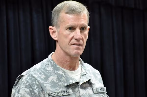 10 nhân vật được thế giới chú ý nhất năm 2010 ảnh 7 Stanley Allen McChrystal Following unflattering remarks about US President Barack Obama’s Afghanistan policies attributed to McChrystal and his aides in a Rolling Stone article, McChrystal, then commander of International Security Assistance Force in Afghanistan and US Forces in Afghanistan, was recalled to Washington where Obama accepted his resignation on July 23. Days after being relieved of his duties in Afghanistan, the four-star general announced his retirement. U.S. takes Pakistan into confidence on McChrystal’s remove