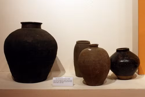 Bộ sưu tập hũ gạo kháng chiến, nhân dân ba miền Bắc-Trung-Nam đã sử dụng đựng gạo tiết kiệm để ủng hộ bội đội trong Kháng chiến chống Pháp cứu nước, 1945-1954. Ảnh, gdtd.vn