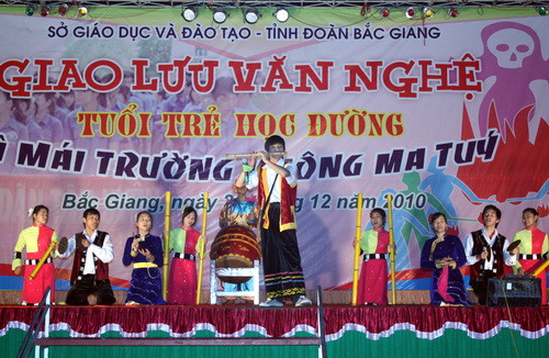 Trường PTDT NT tỉnh Băc Giang với màn nghệ thuật ca múa đặc sắc: chúng em vui dưới mái trường. Ảnh, gdtd.vn