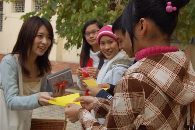 gặp gỡ các bạn sinh viên của ĐH Sư phạm Hà Nội. Ảnh: gdtd.vn