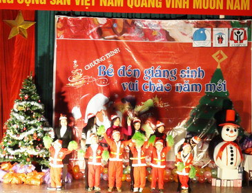 Màn khai mạc sôi động của cô và trò trường Mầm non New star với bài hát “Đêm Noel”. Màn khai mạc sôi động của cô và trò trường Mầm non New star với bài hát “Đêm Noel”.