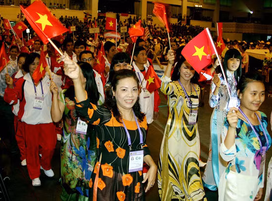 Đoàn thể thao SV VN tham gia diễu hành tại Đại hội Đoàn thể thao SV VN tại tham gia diễu hành tại Đại hội