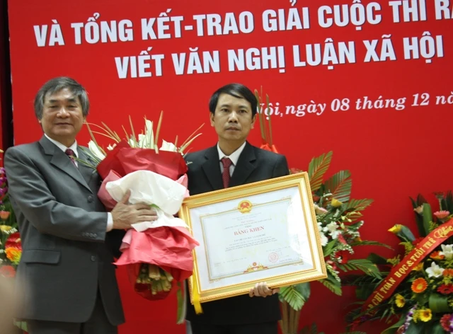 Tạp chí Văn học và Tuổi trẻ nhận Bằng khen của Thủ tướng Chính phủ